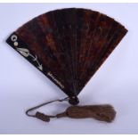 A RARE EARLY 20TH CENTURY TURKISH OTTOMAN TYPE TORTOISESHELL FAN decorated with shell foliage. 25 cm