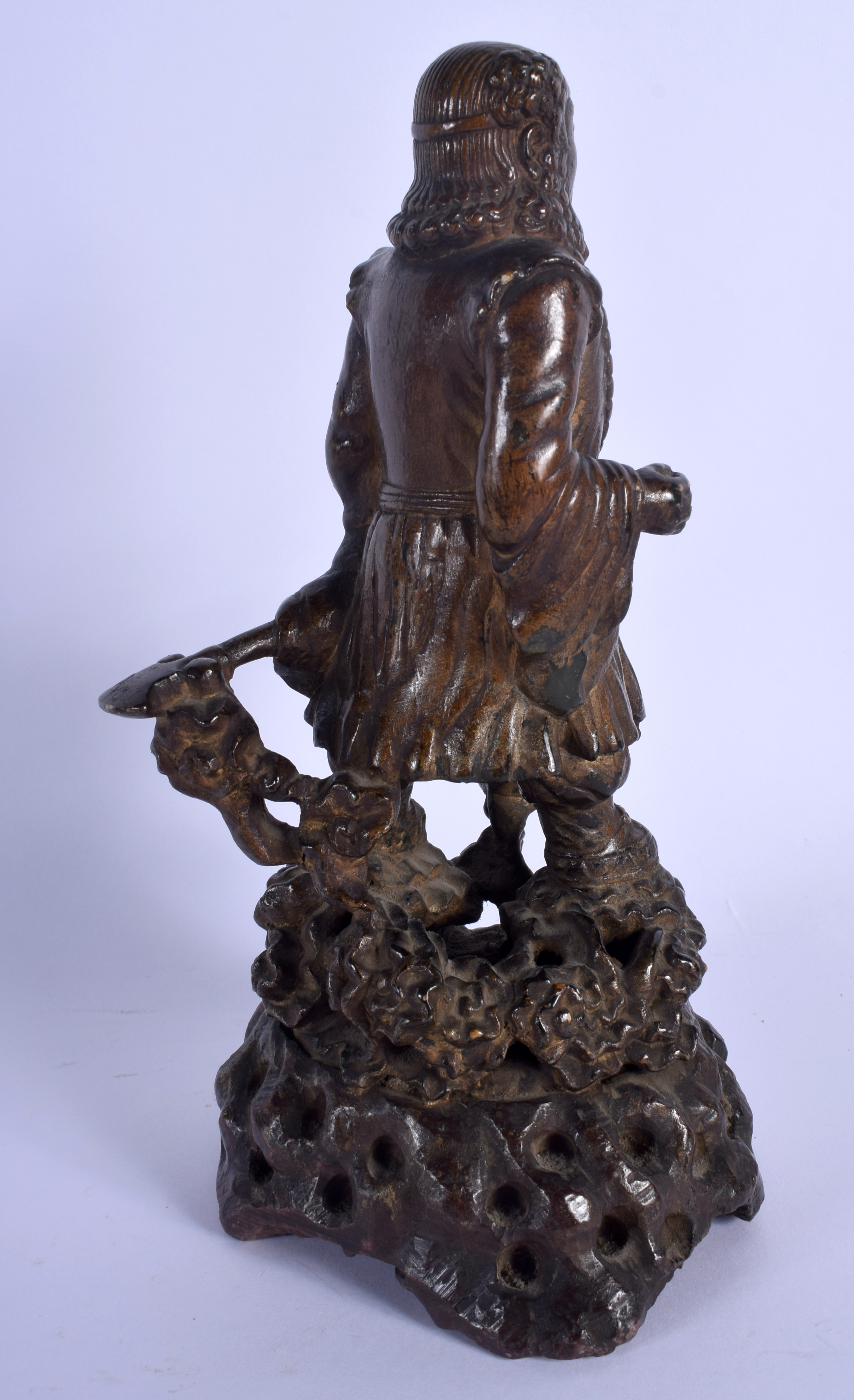 A RARE 18TH/19TH CENTURY CHINESE LACQUERED BRONZE JADE FIGURE OF A SCHOLAR Qing, modelled roaming ho - Image 3 of 5