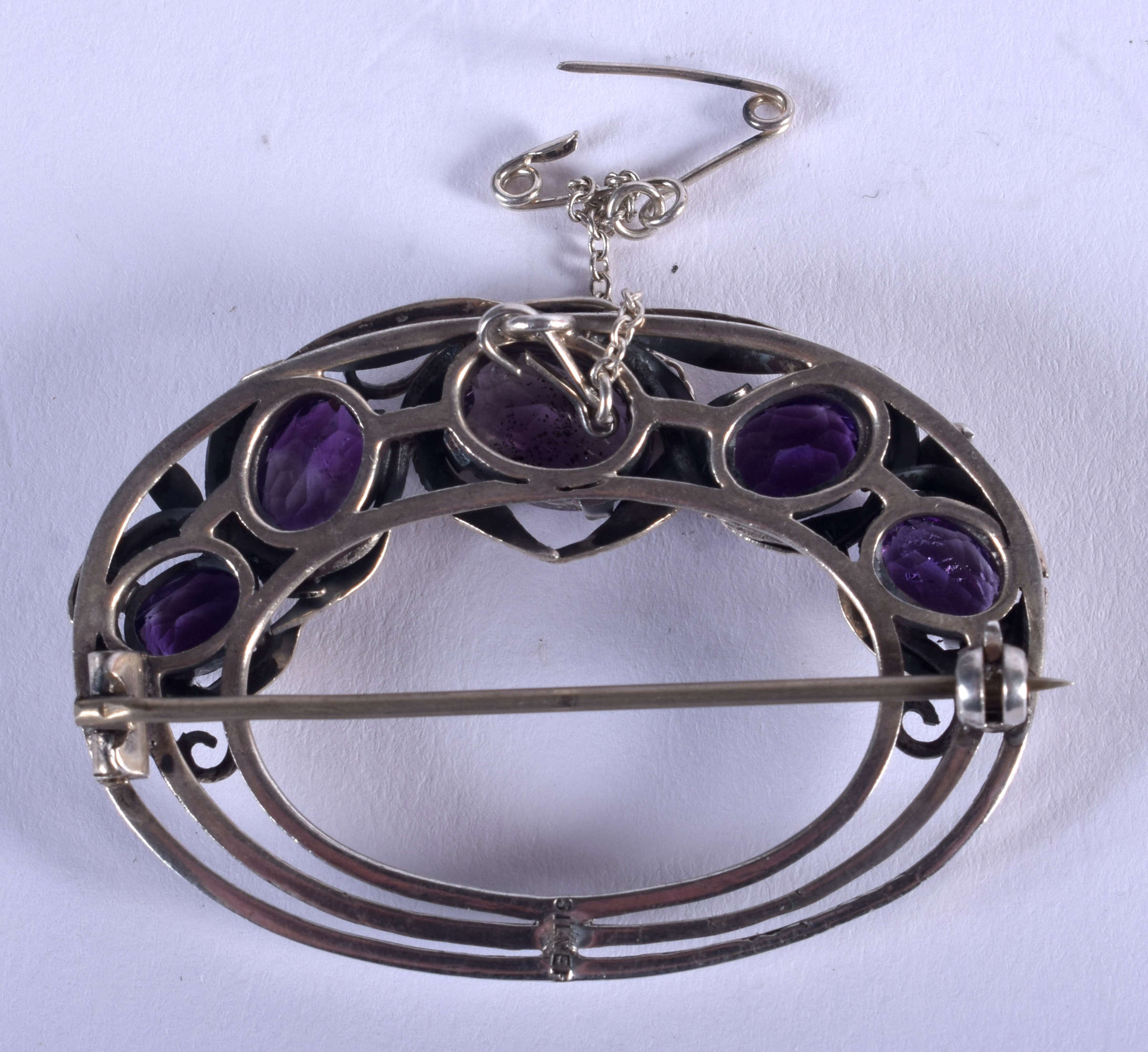 A VINTAGE SILVER AND AMETHYST BROOCH. 12 grams. 4.5 cm x 3.5 cm. - Image 2 of 2