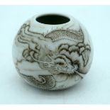 A small Chinese dragon vase 6cm.