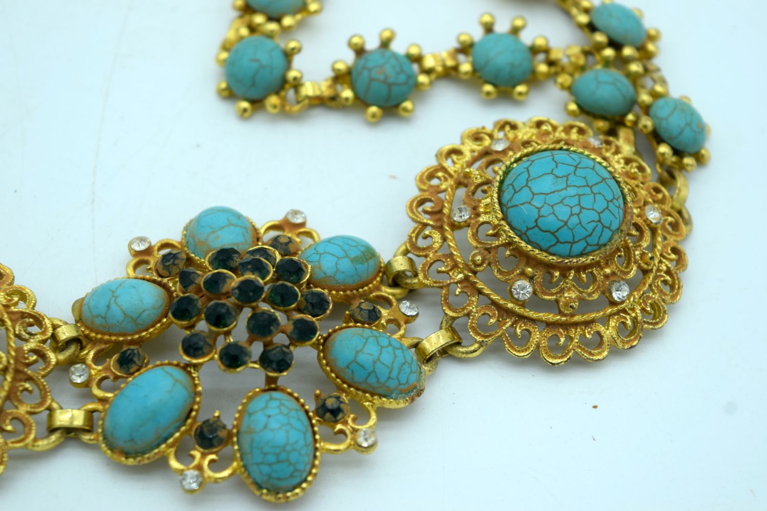 A Chinese Gilt metal belt with Turquoise stone inserts. 100 cm in length. - Image 4 of 6