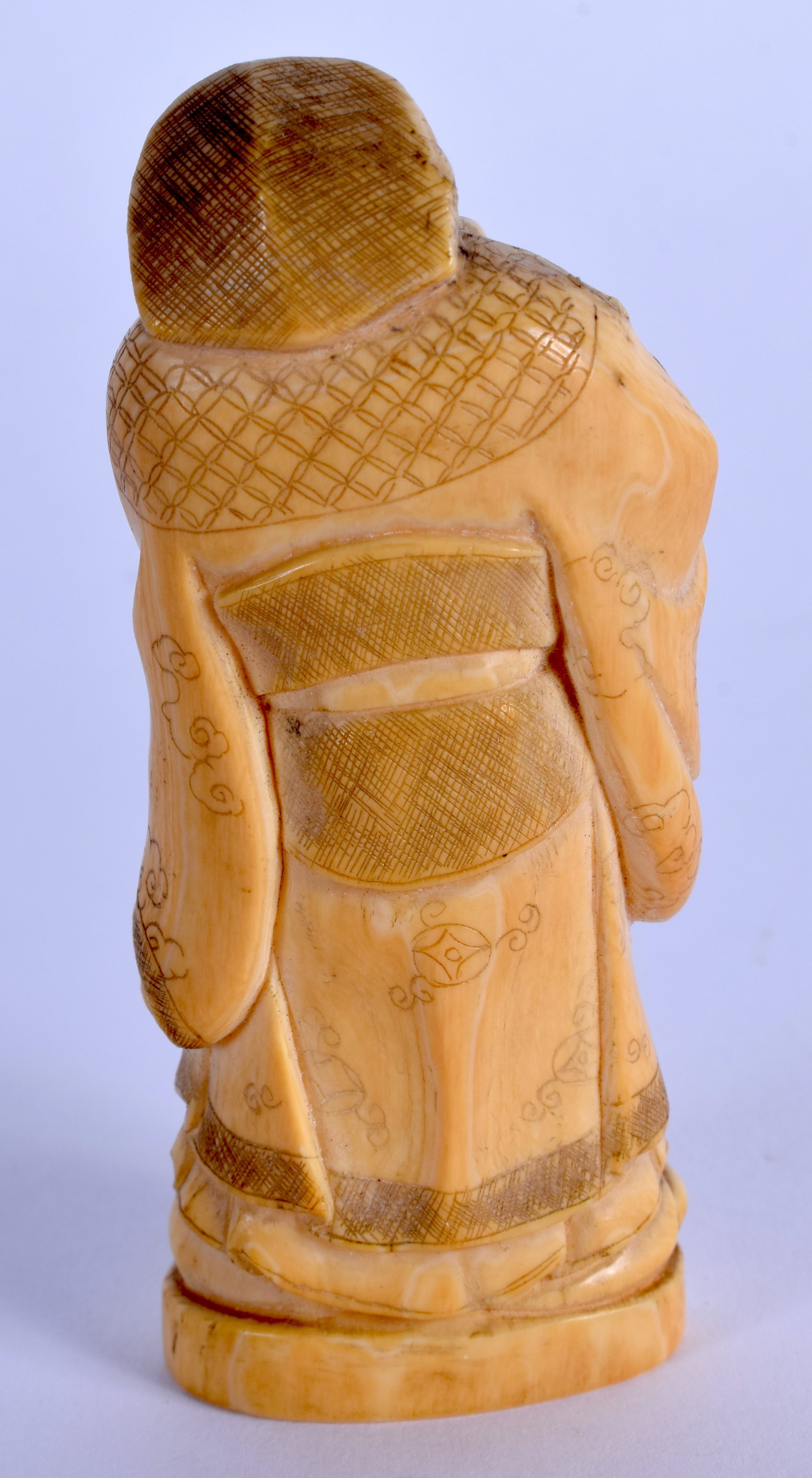 A 19TH CENTURY JAPANESE MEIJI PERIOD CARVED BONE OKIMONO. 7 cm high. - Image 2 of 3