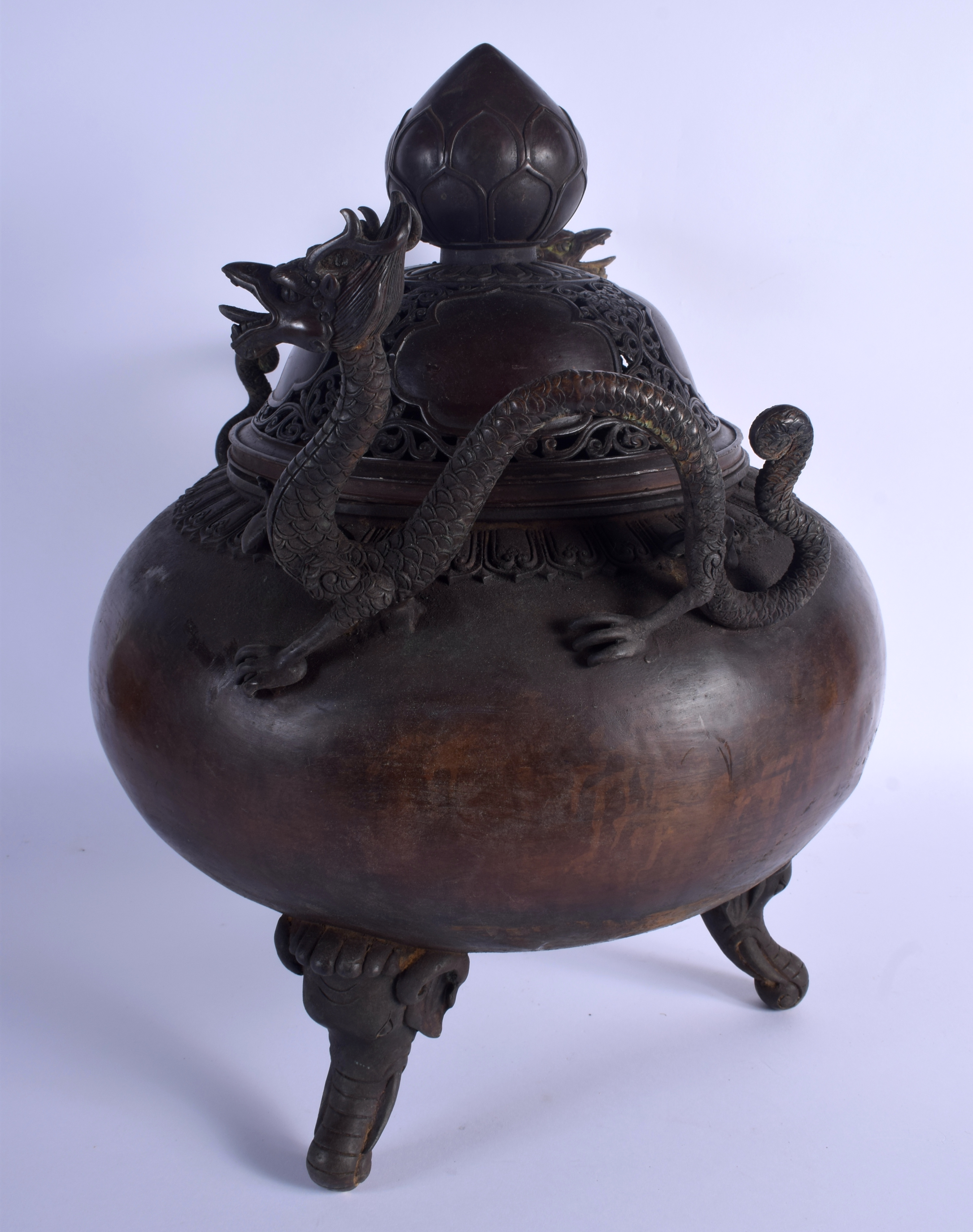 A LARGE CHINESE TWIN HANDLED BRONZE CENSER AND COVER 20th Century, decorated with foliage and vines. - Image 2 of 6