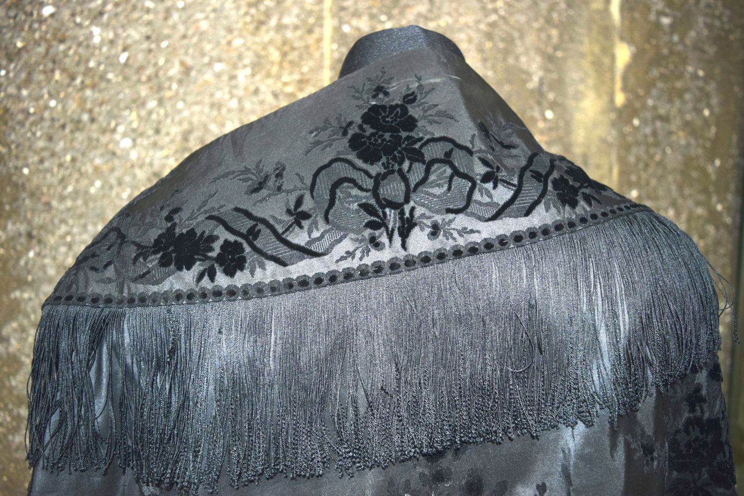 A Vintage Heavy satin skirt together with a shawl. - Image 4 of 6