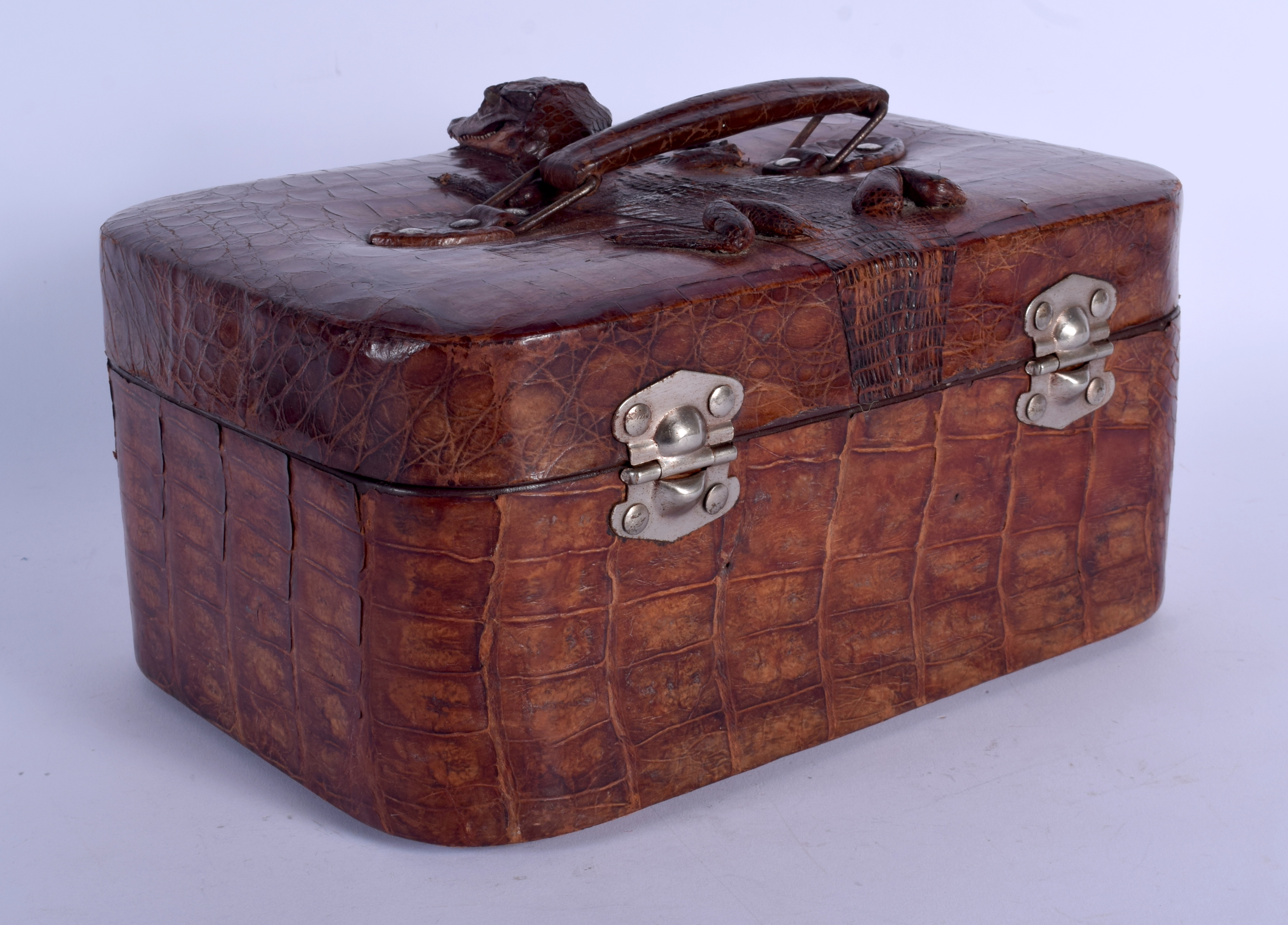 A RARE EDWARDIAN LEATHER CROCODILE SKIN GENTLEMAN'S CARRYING BOX with fitted interior. 27 cm x 15 cm - Image 2 of 5