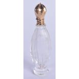 A FRENCH 18CT GOLD AND CRYSTAL SCENT BOTTLE. 9.5 cm high.