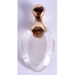 A FRENCH 18CT GOLD AND CRYSTAL SCENT BOTTLE. 9.5 cm high.