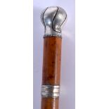 AN ANTIQUE SILVER MOUNTED MALACCA WALKING CANE. 82 cm long.