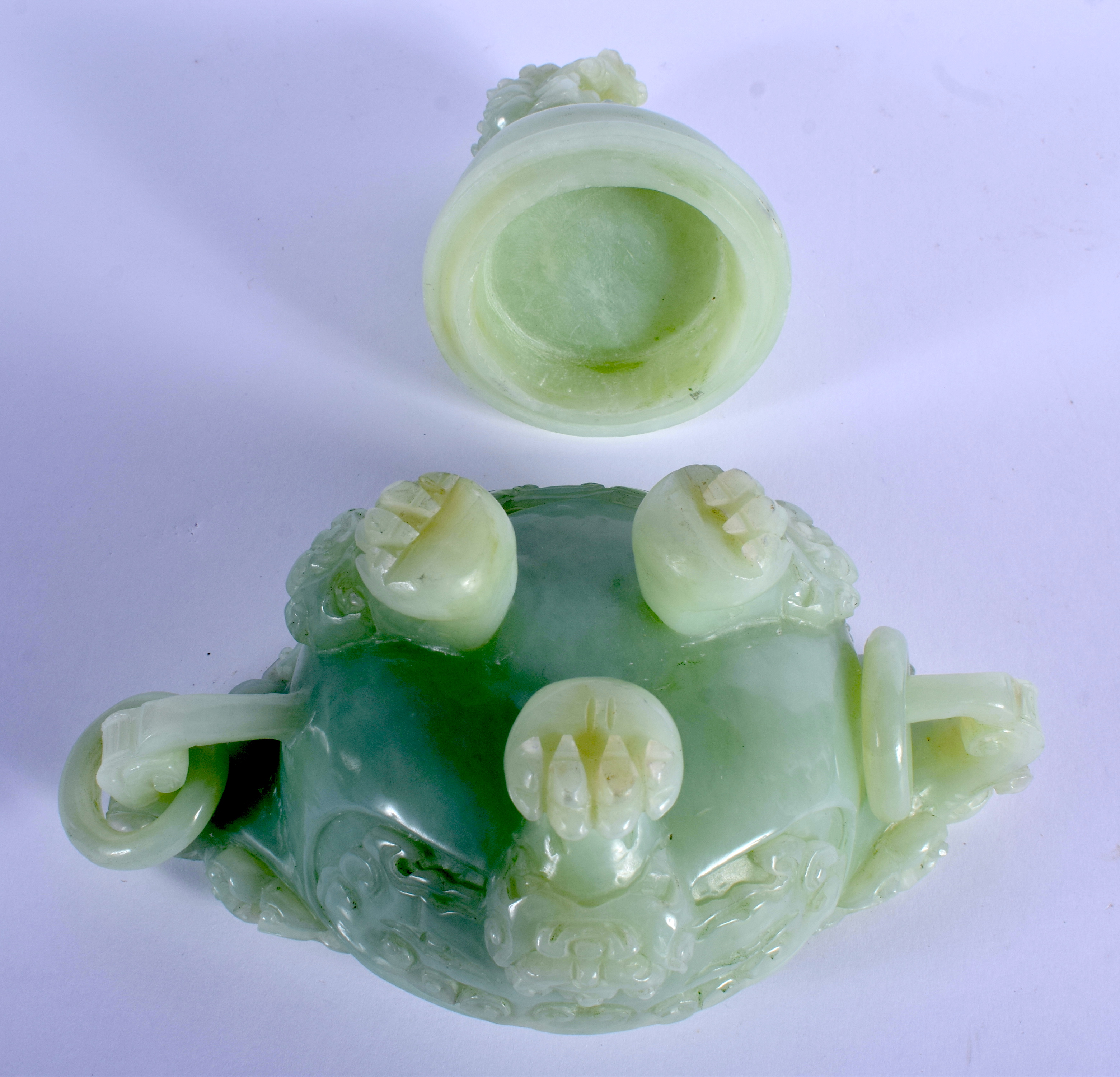 AN EARLY 20TH CENTURY CHINESE TWIN HANDLED JADE CENSER AND COVER Late Qing/Republic. Jade 19 cm x 17 - Image 4 of 4