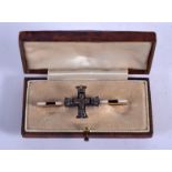 AN ANTIQUE GOLD AND ENAMEL MILITARY CROSS BROOCH. 6 grams. 5 cm x 2 cm.