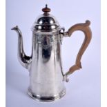 A GEORGE III STYLE SILVER COFFEE POT. 516 grams. 22 cm x 19 cm.