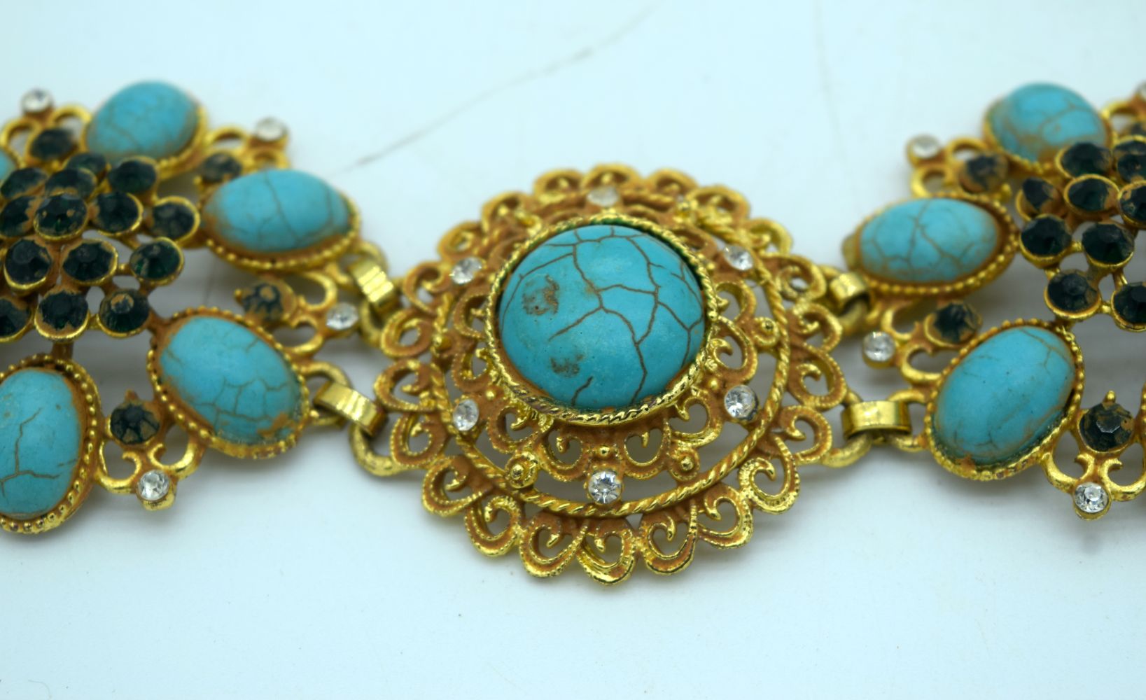 A Chinese Gilt metal belt with Turquoise stone inserts. 100 cm in length. - Image 3 of 6