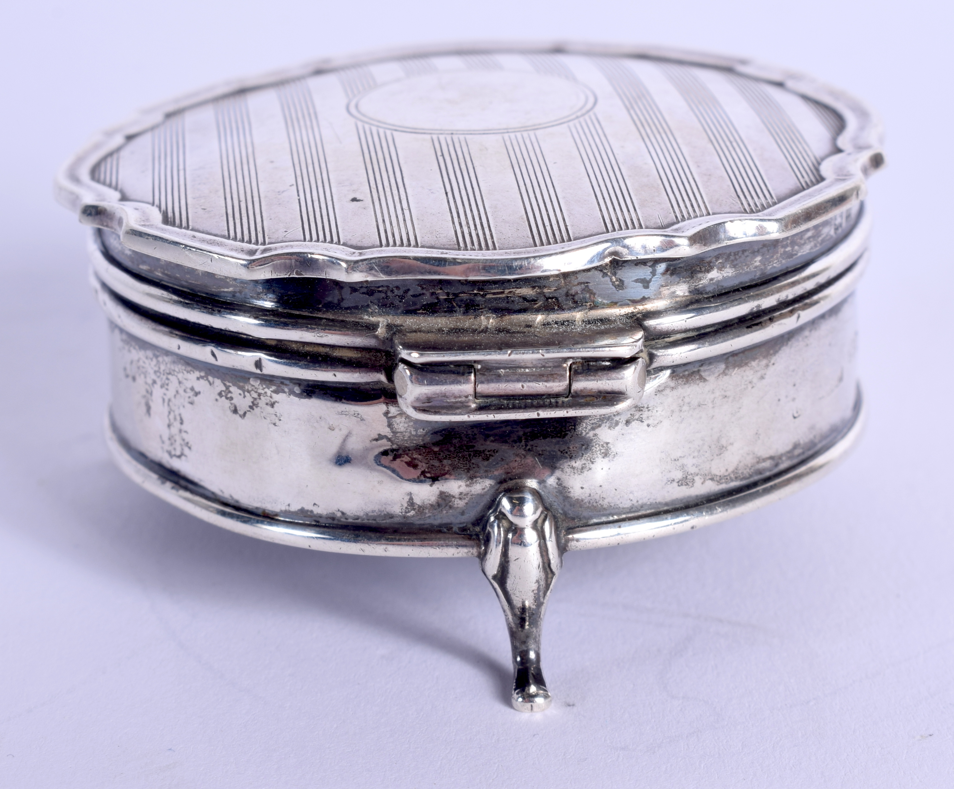 A 1920S SILVER DRESSING TABLE BOX. London 1927. 80 grams. 3.5 cm x 6.5 cm. - Image 2 of 4