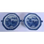 A PAIR OF 18TH CENTURY CHINESE BLUE AND WHITE PORCELAIN HOT WARMING PLATES Qianlong. 25 cm wide.