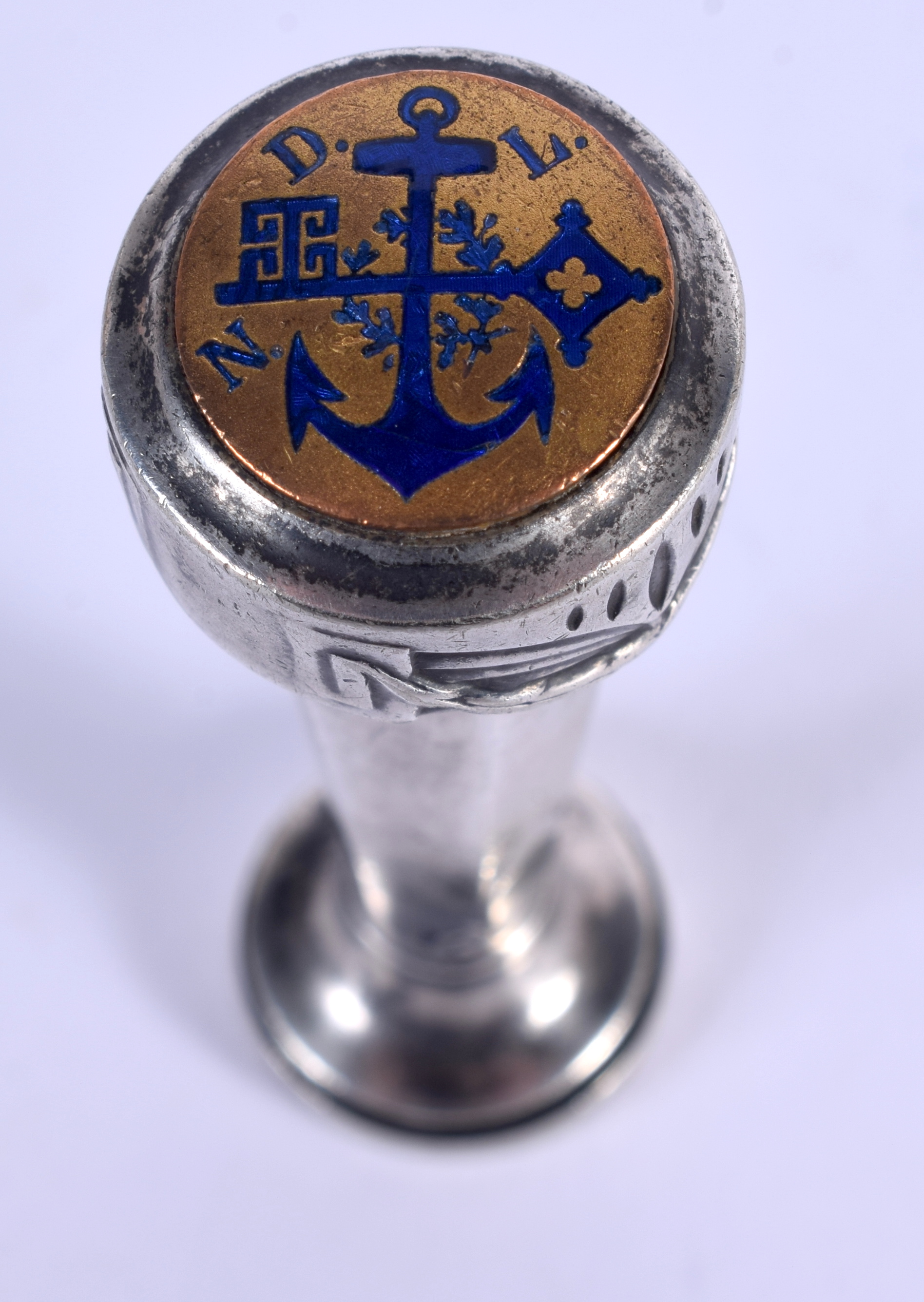 AN ARTS AND CRAFTS SILVER AND ENAMEL SEAL. 42 grams. 8 cm high. - Image 3 of 4