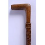 AN ANTIQUE IRISH BALMORAL SWEETHEART CARVED WOOD WALKING CANE C1905. 90 cm long.