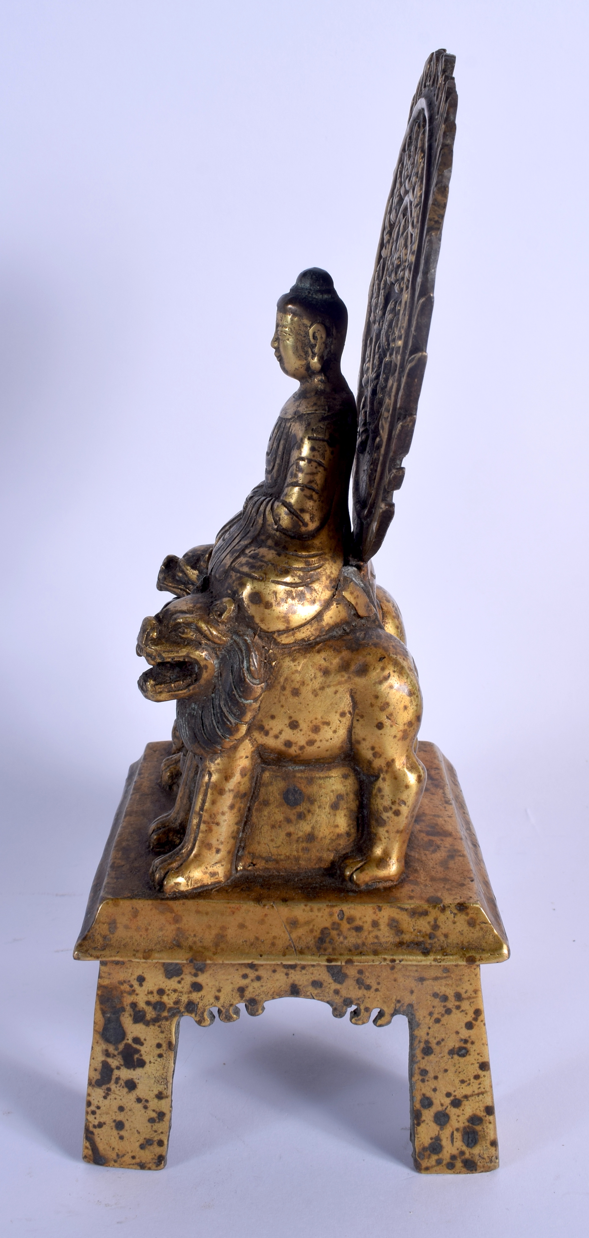 A LARGE CHINESE TIBETAN BRONZE FIGURE OF A STANDING BUDDHA 20th Century. 30 cm x 11 cm. - Bild 4 aus 5