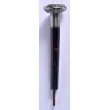 AN ANTIQUE SILVER AND TORTOISESHELL PARASOL HANDLE. 78 grams. 17 cm long.