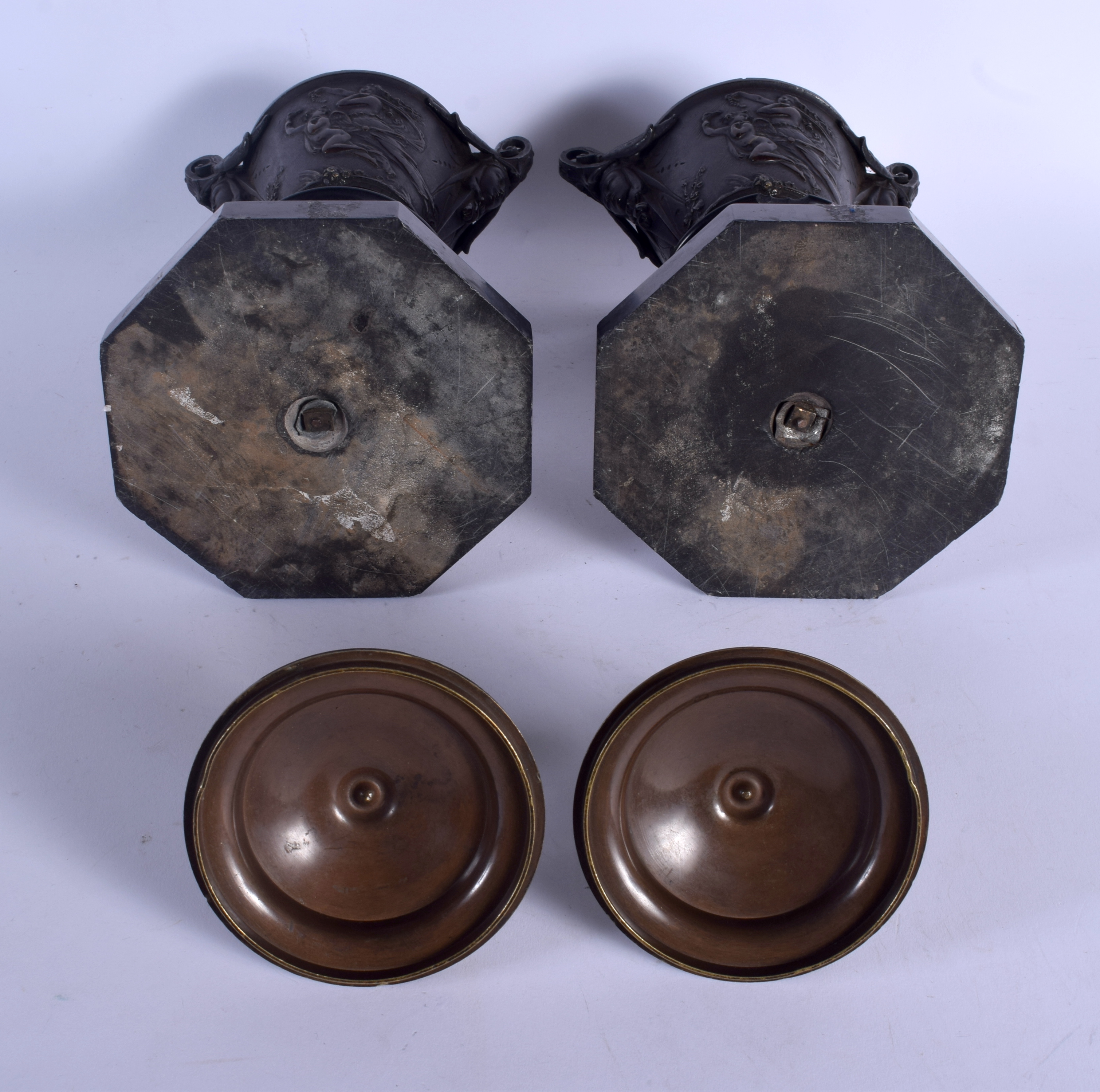 A PAIR OF 19TH CENTURY EUROPEAN GRAND TOUR BRONZES AND COVERS upon red and black marble bases. 34 cm - Image 6 of 6