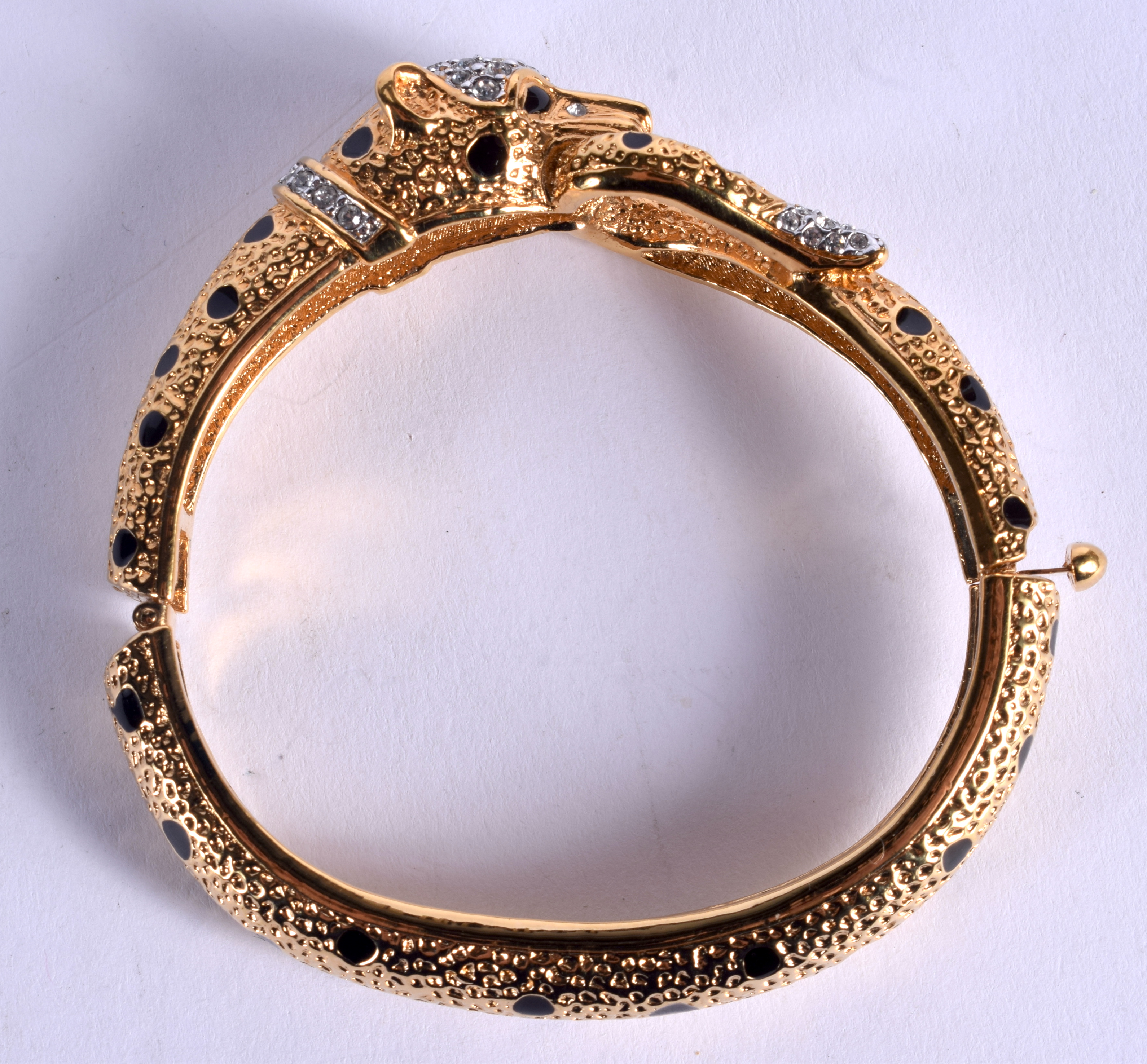 A CARTIER STYLE COSTUME BANGLE. 6.5 cm wide. - Image 3 of 5