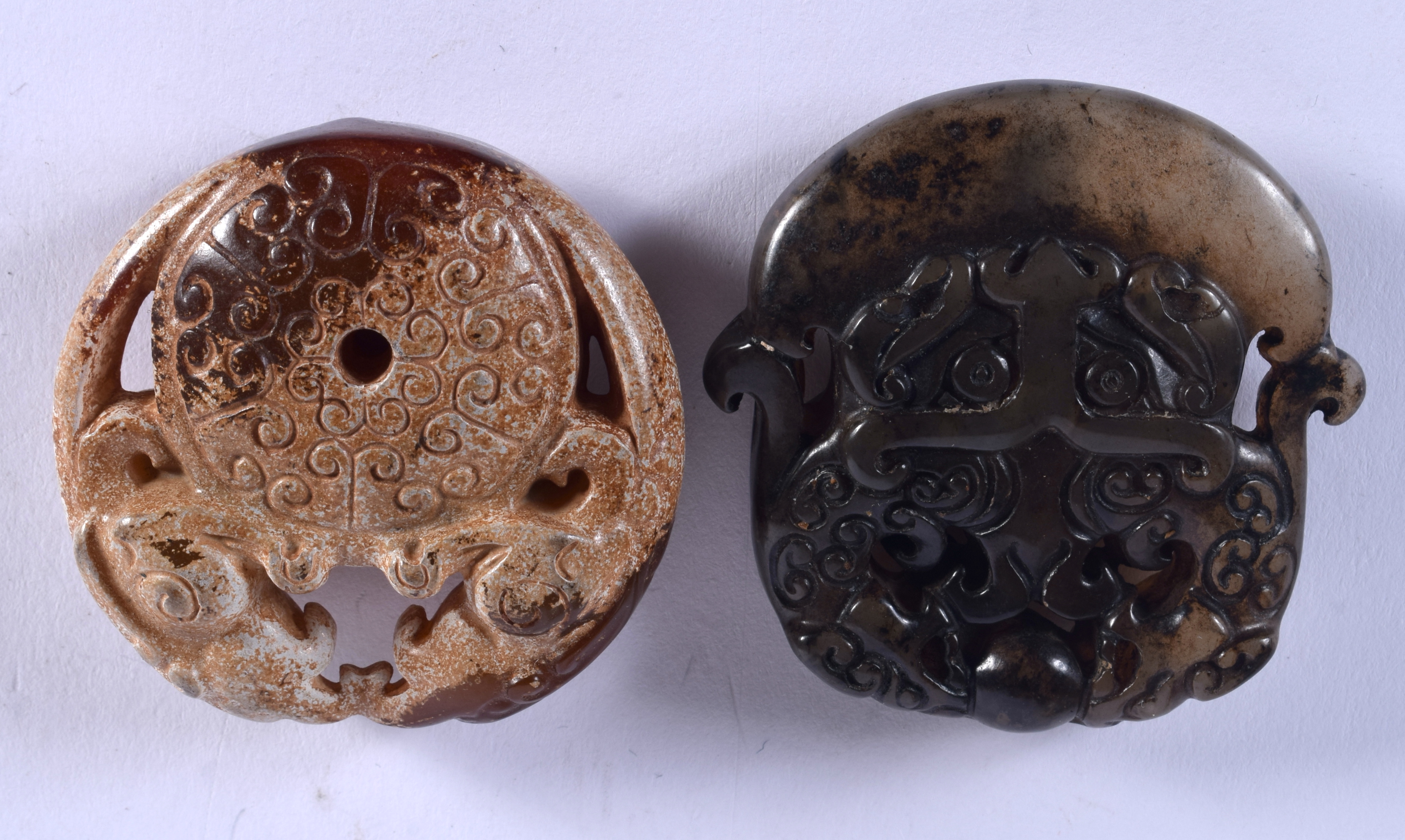 TWO CHINESE JADE ROUNDELS 20th Century. 4 cm x 5 cm. (2) - Bild 2 aus 2