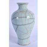 A CHINESE GE TYPE CRACKLED GLAZED STONE WARE VASE 20th Century. 15 cm high.