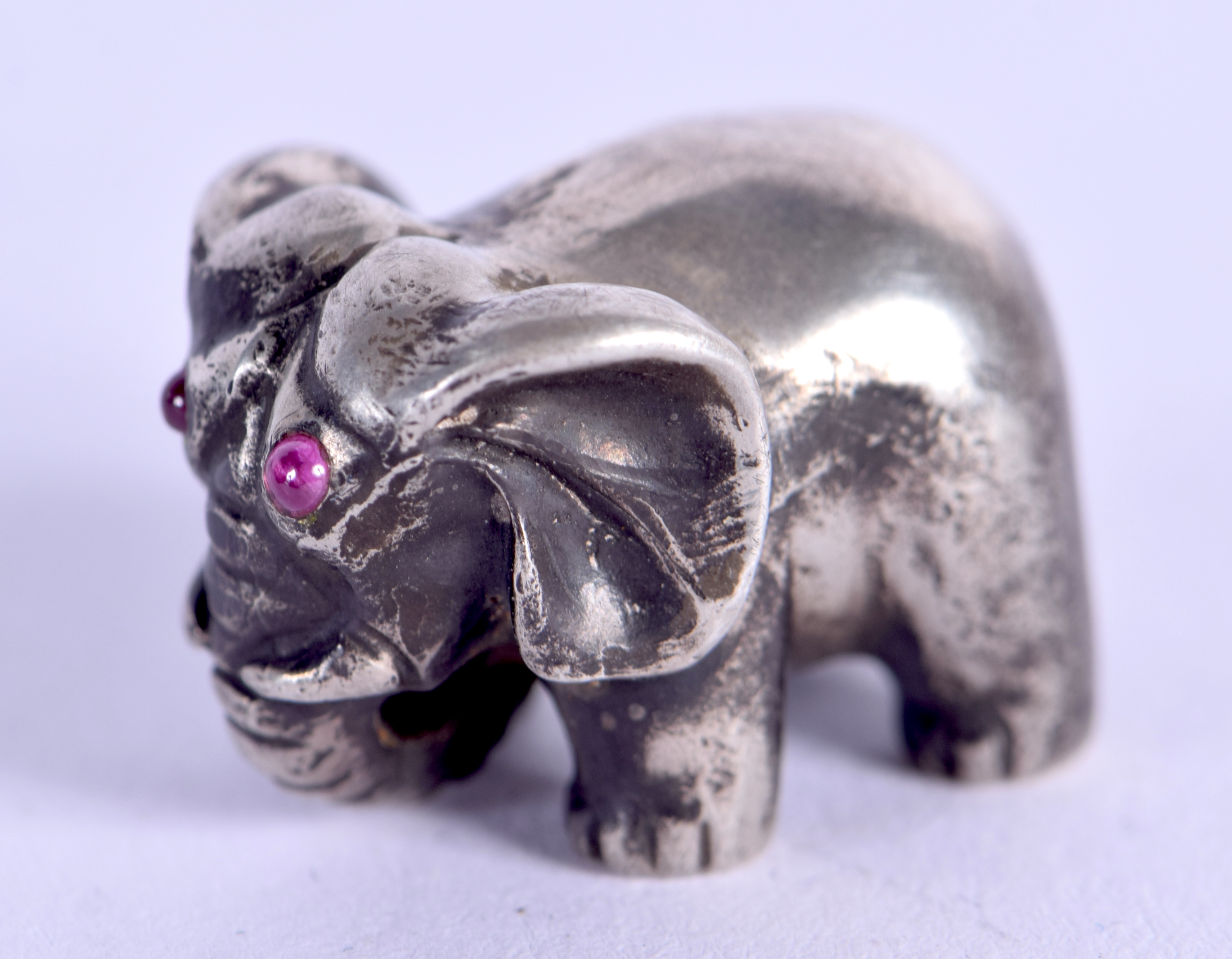 A SMALL CONTINENTAL FIGURE OF AN ELEPHANT. 16 grams. 1.5 cm wide.