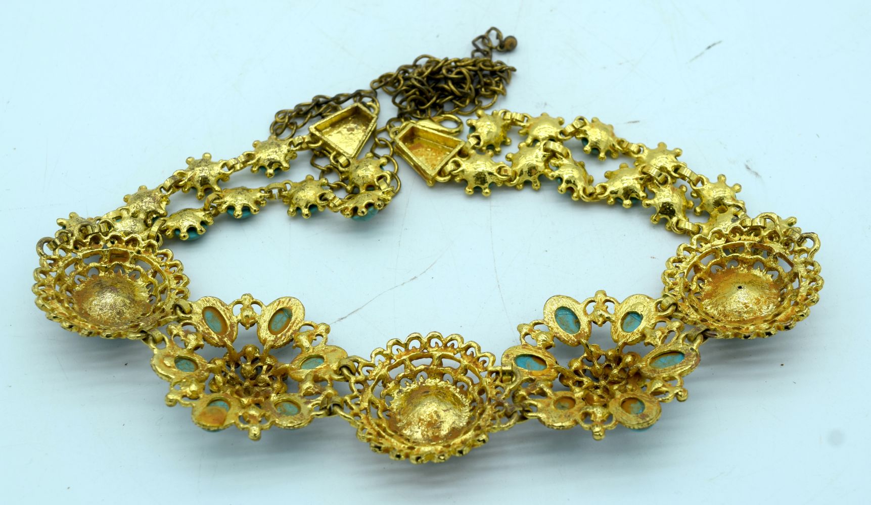 A Chinese Gilt metal belt with Turquoise stone inserts. 100 cm in length. - Image 6 of 6