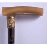 A 19TH CENTURY CONTINENTAL CARVED RHINOCEROS HORN HANDLED PARASOL with yellow metal mounts. 88 cm lo