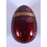 AN EARLY 20TH CENTURY EUROPEAN RED ENAMEL AND GOLD EASTER EGG. 6 cm x 3 cm.