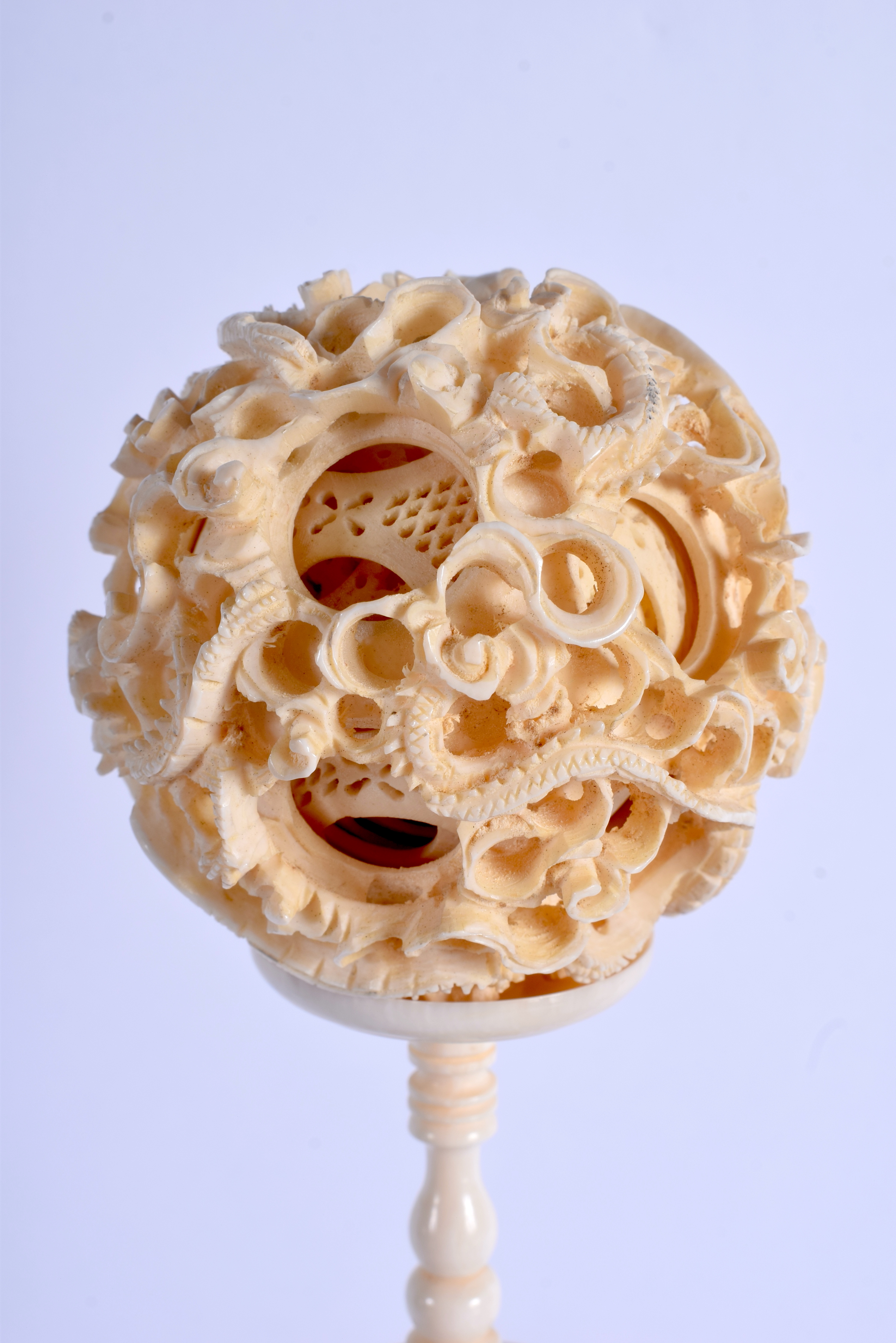 A 19TH CENTURY CHINESE CANTON BONE PUZZLE BALL ON STAND Qing. 30 cm high. - Image 5 of 6