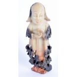 A LATE 19TH CENTURY CHINESE CARVED SOAPSTONE FIGURE OF AN IMMORTAL Late Qing. 11 cm high.