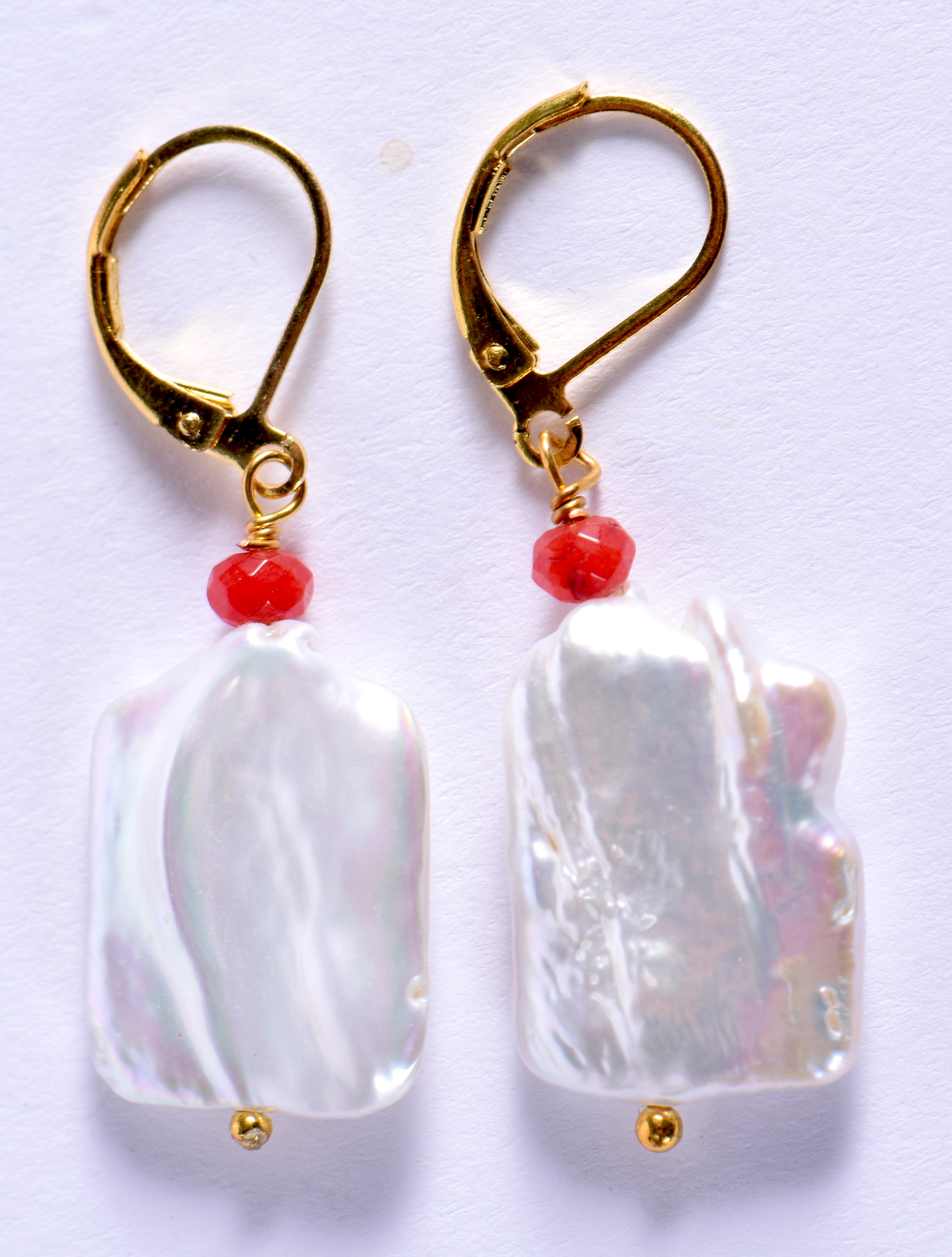 A PAIR OF PEARL AND CORAL EARRINGS. 3 cm x 1.5 cm.