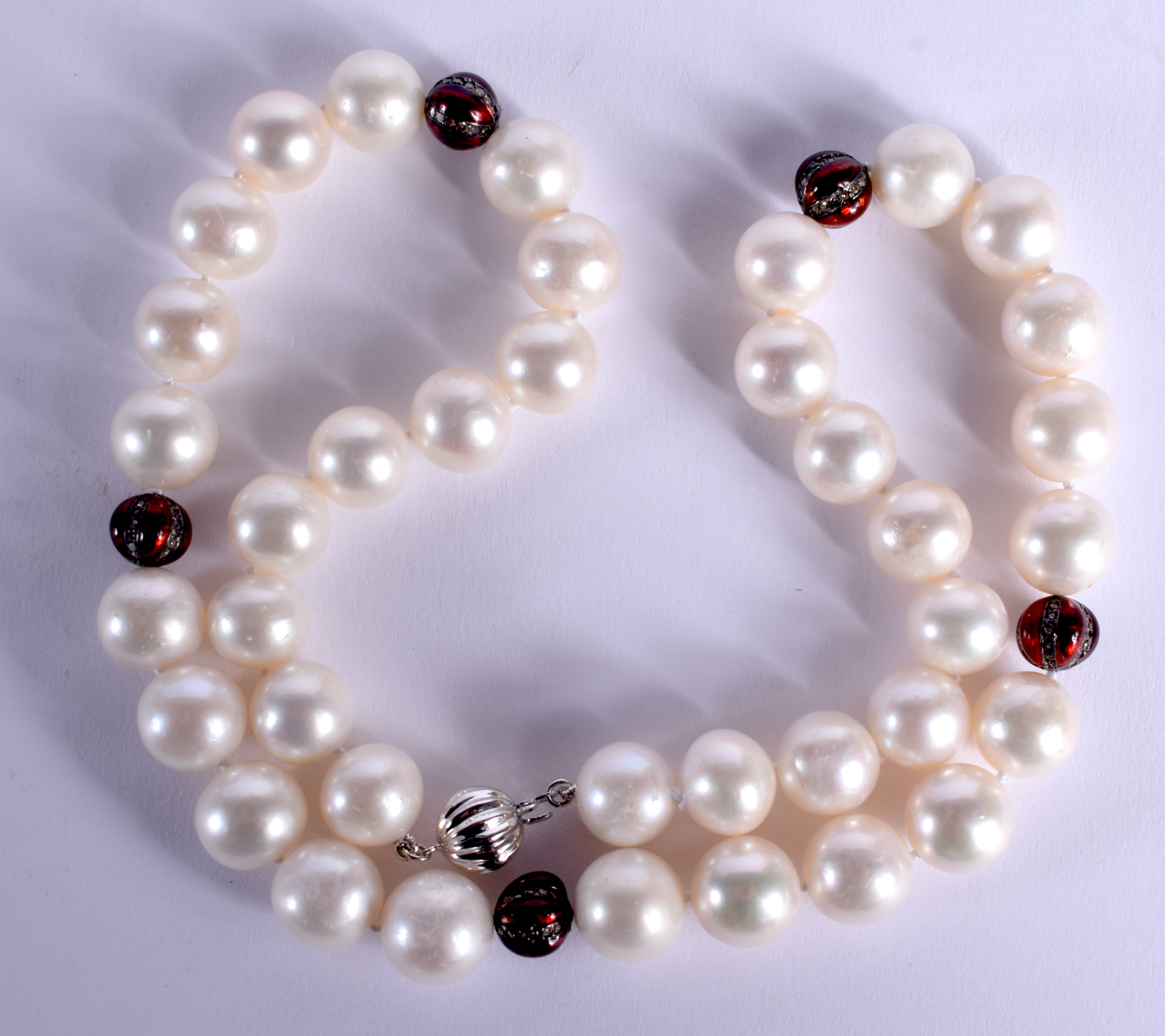 AN 18CT GOLD ENAMEL AND PEARL NECKLACE. 44 cm long. - Image 2 of 3