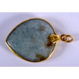 AN ANTIQUE MIDDLE EASTERN 22CT GOLD MOUNTED JADEITE PENDANT. 14 grams. 4 cm x 3 cm.