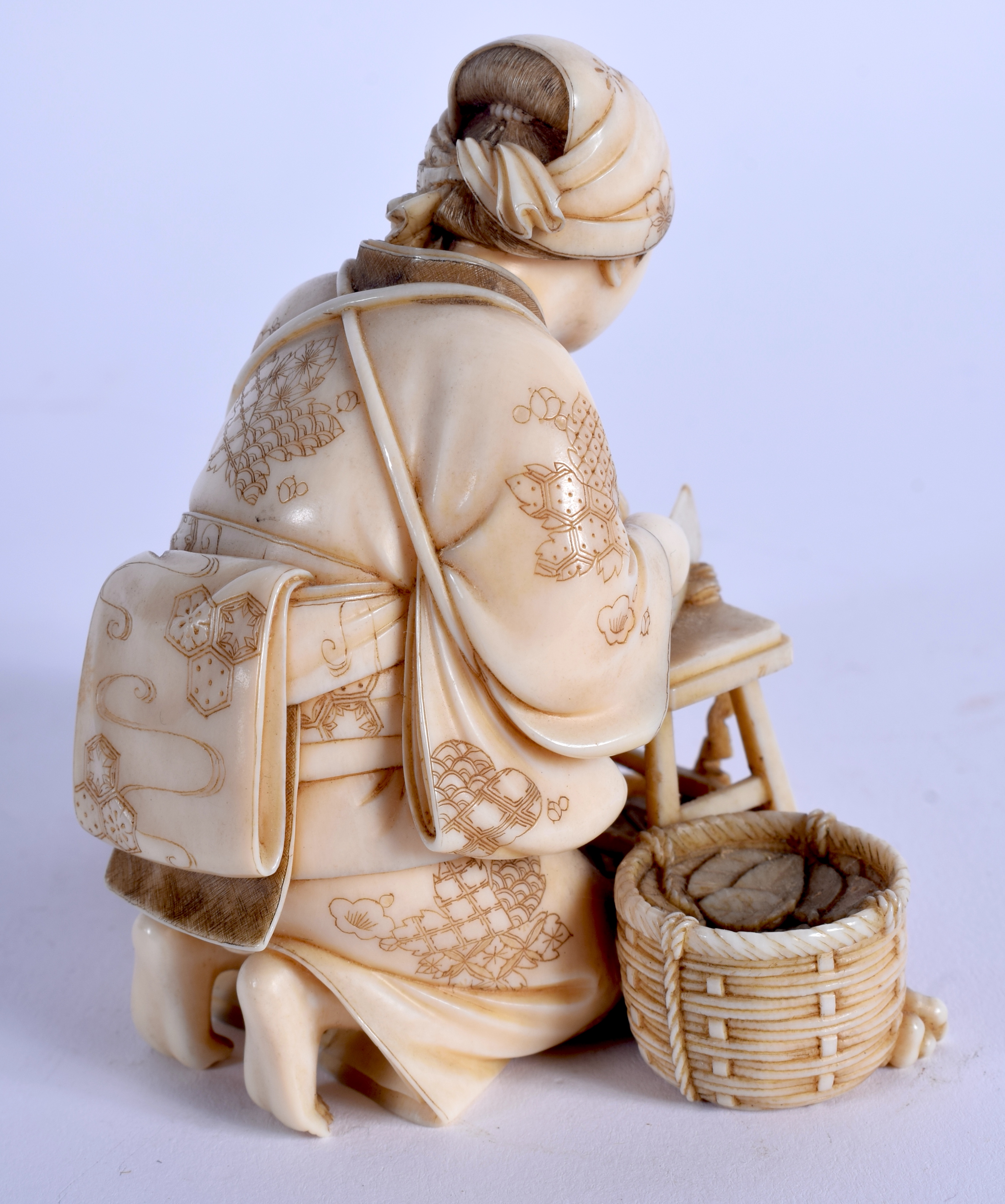 A FINE 19TH CENTURY JAPANESE MEIJI PERIOD CARVED IVORY OKIMONO modelled as a female and child prepar - Image 3 of 4