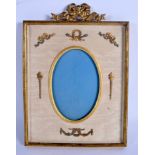 AN EARLY 20TH CENTURY FRENCH NEO CLASSICAL GILT METAL FRAME. 27 cm x 18 cm.
