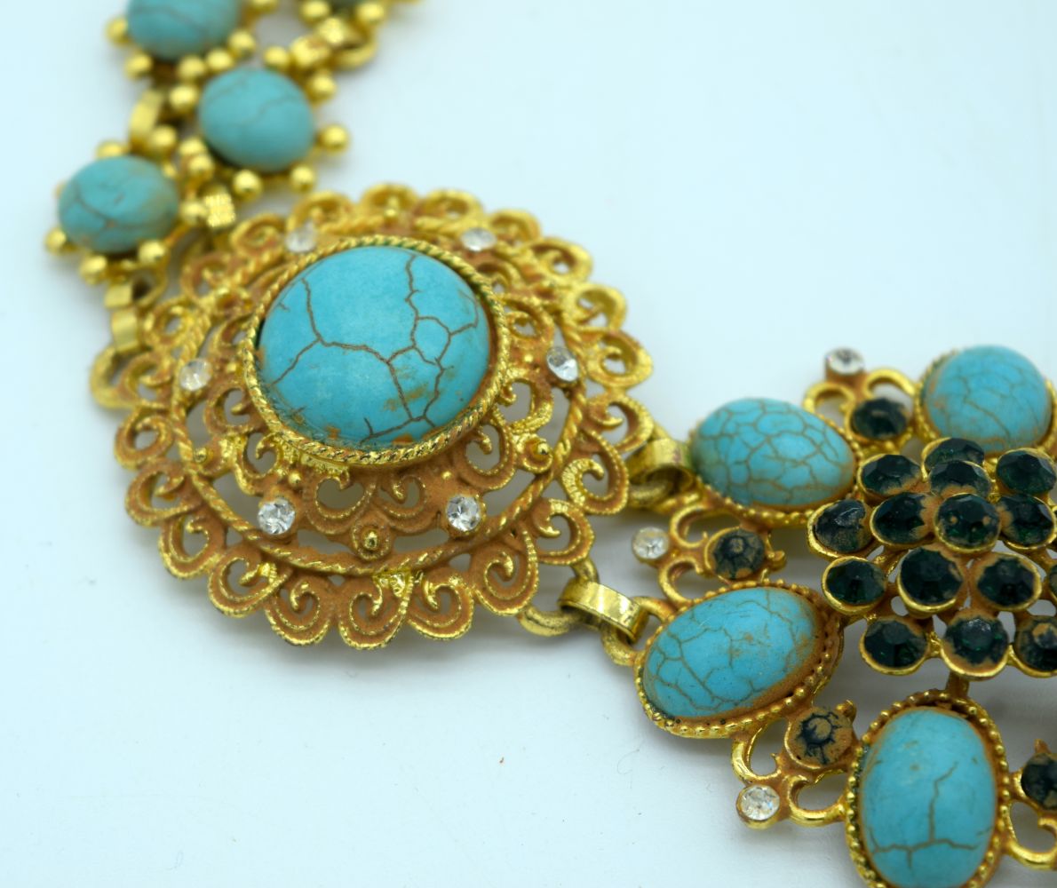 A Chinese Gilt metal belt with Turquoise stone inserts. 100 cm in length. - Image 2 of 6