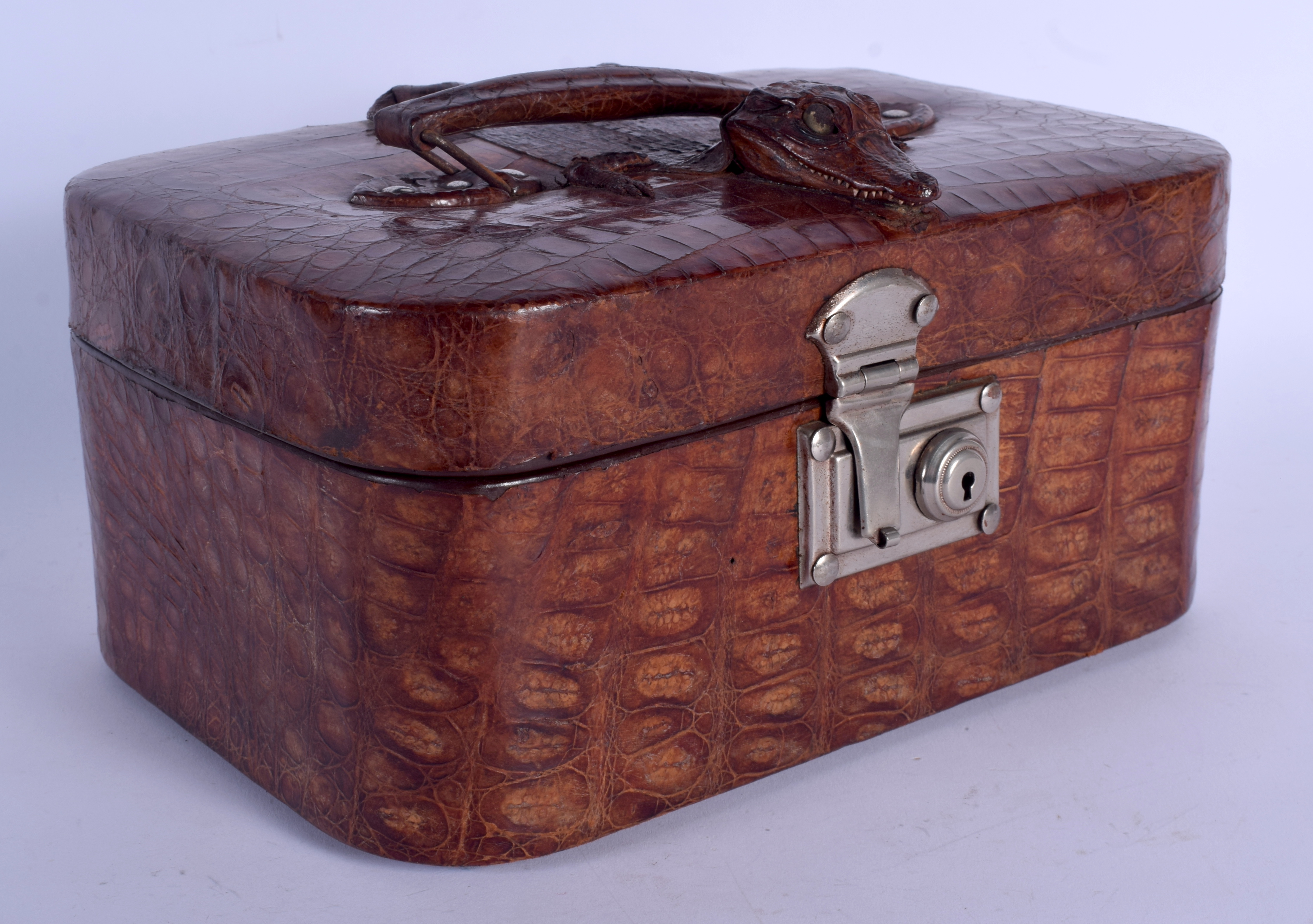 A RARE EDWARDIAN LEATHER CROCODILE SKIN GENTLEMAN'S CARRYING BOX with fitted interior. 27 cm x 15 cm