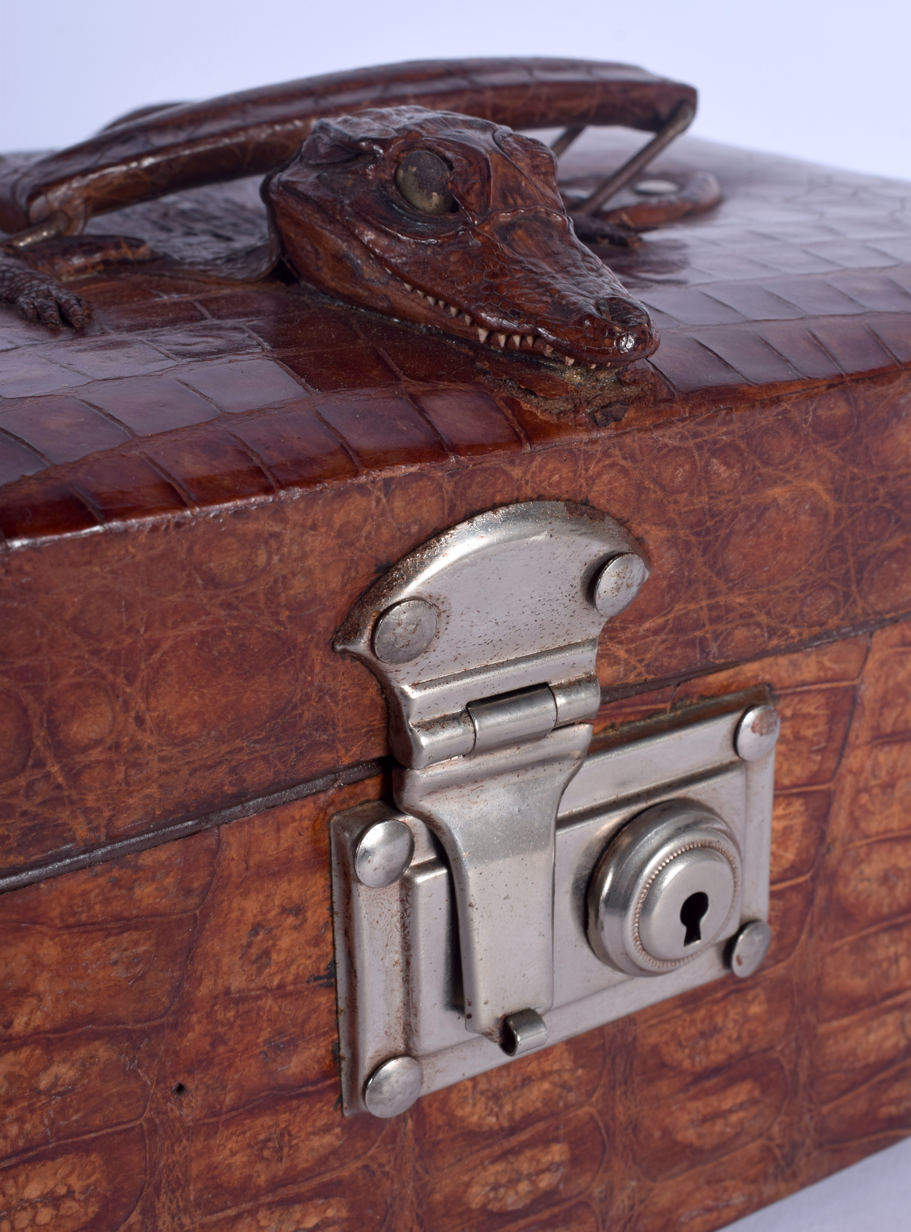 A RARE EDWARDIAN LEATHER CROCODILE SKIN GENTLEMAN'S CARRYING BOX with fitted interior. 27 cm x 15 cm - Image 4 of 5