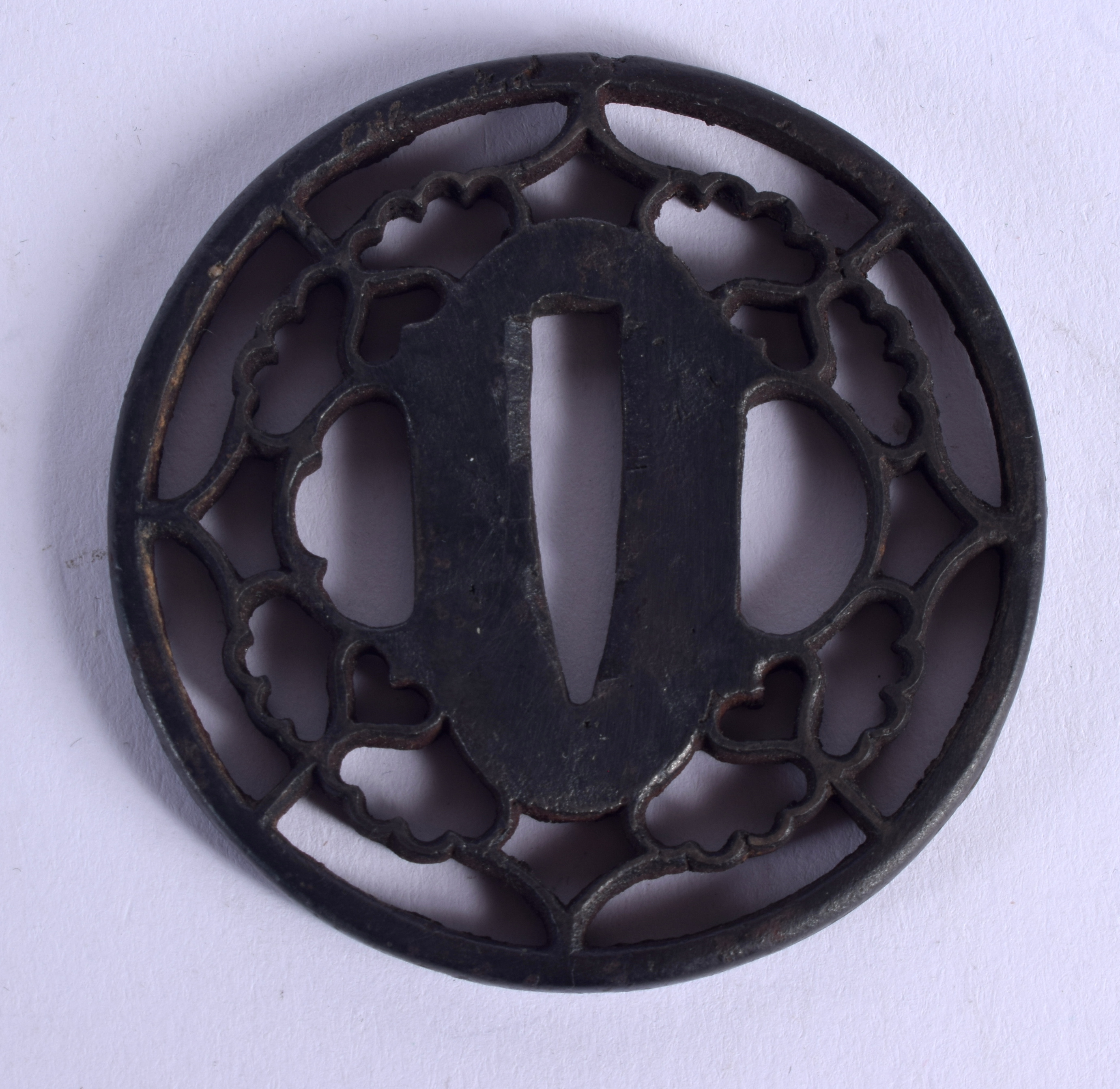 AN 18TH CENTURY JAPANESE EDO PERIOD BRONZE TSUBA. 6.25 cm wide. - Image 2 of 2