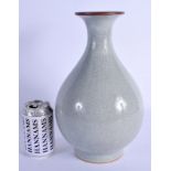 A 19TH CENTURY CHINESE GE TYPE YUHUCHUMPING STONEWARE VASE Qing, bearing Qianlong marks to base. 31.