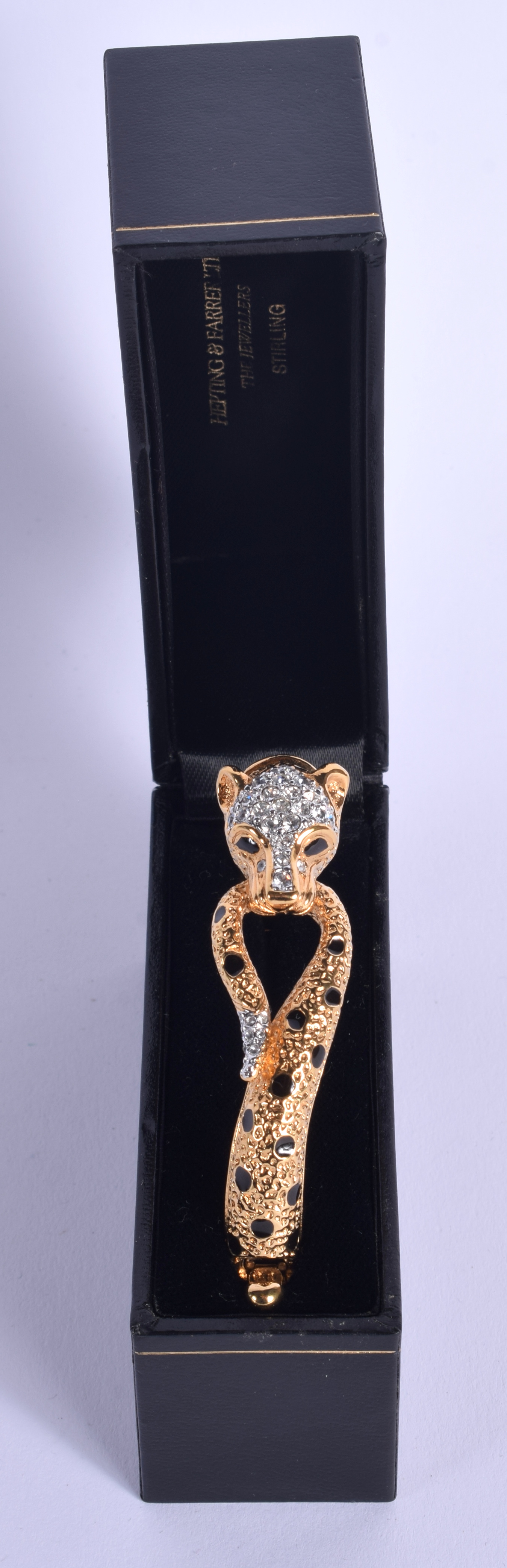 A CARTIER STYLE COSTUME BANGLE. 6.5 cm wide. - Image 5 of 5