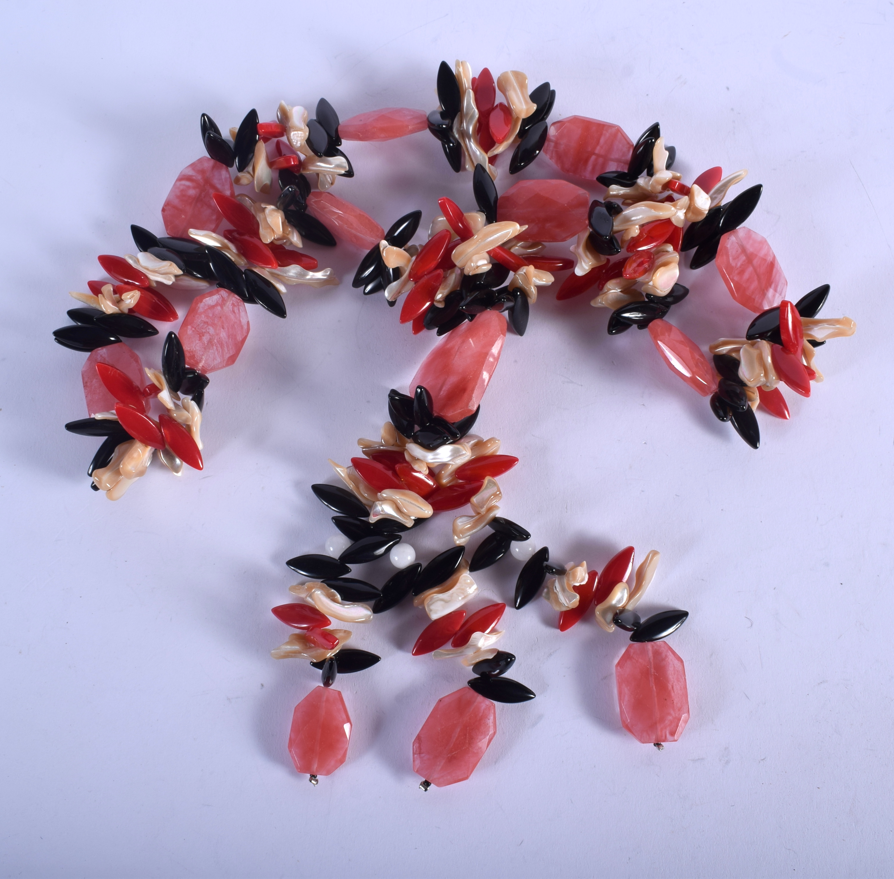 A CHUNKY CONTINENTAL CORAL AND STONE NECKLACE. 90 cm long.