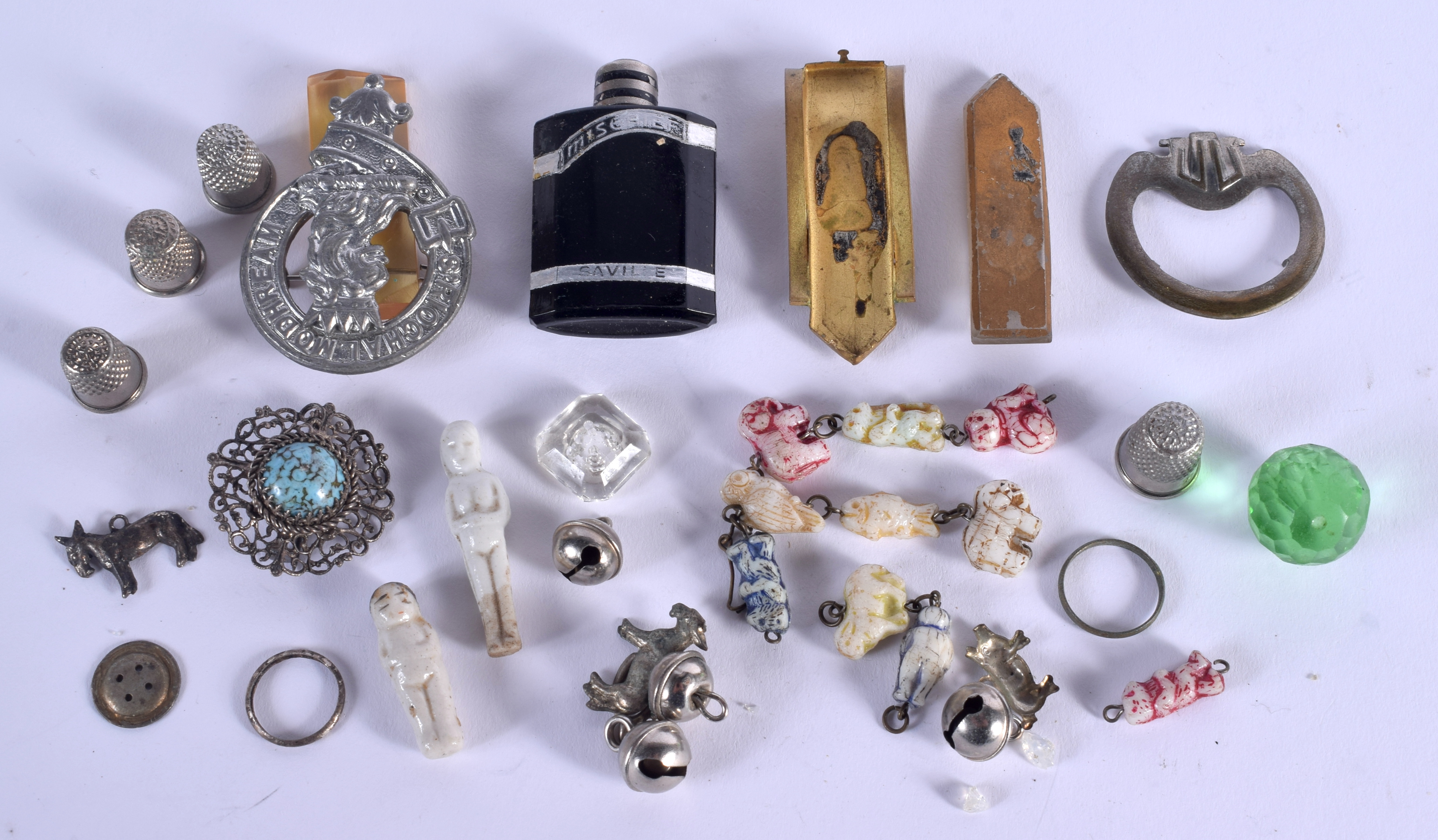 ASSORTED VINTAGE JEWELLERY. (qty)