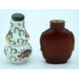 A amber snuff bottle together with a porcelain snuff bottle 6cm (2).