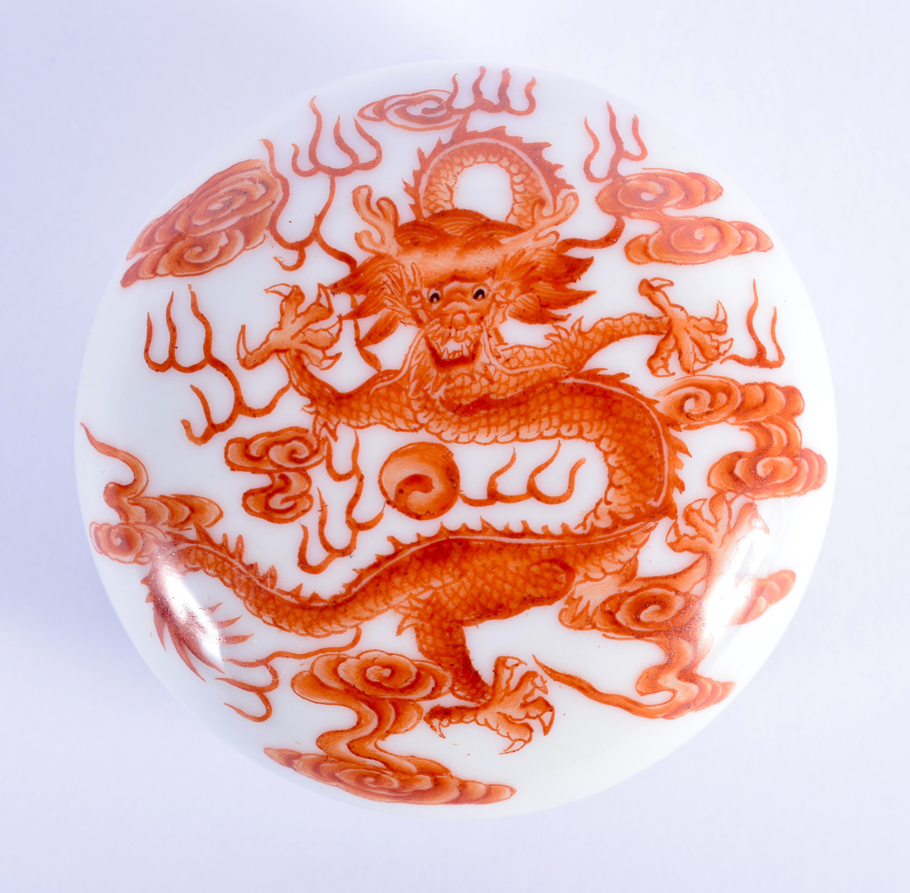 A SMALL EARLY 20TH CENTURY CHINESE PORCELAIN BOX AND COVER Late Qing, bearing Qianlong marks to base