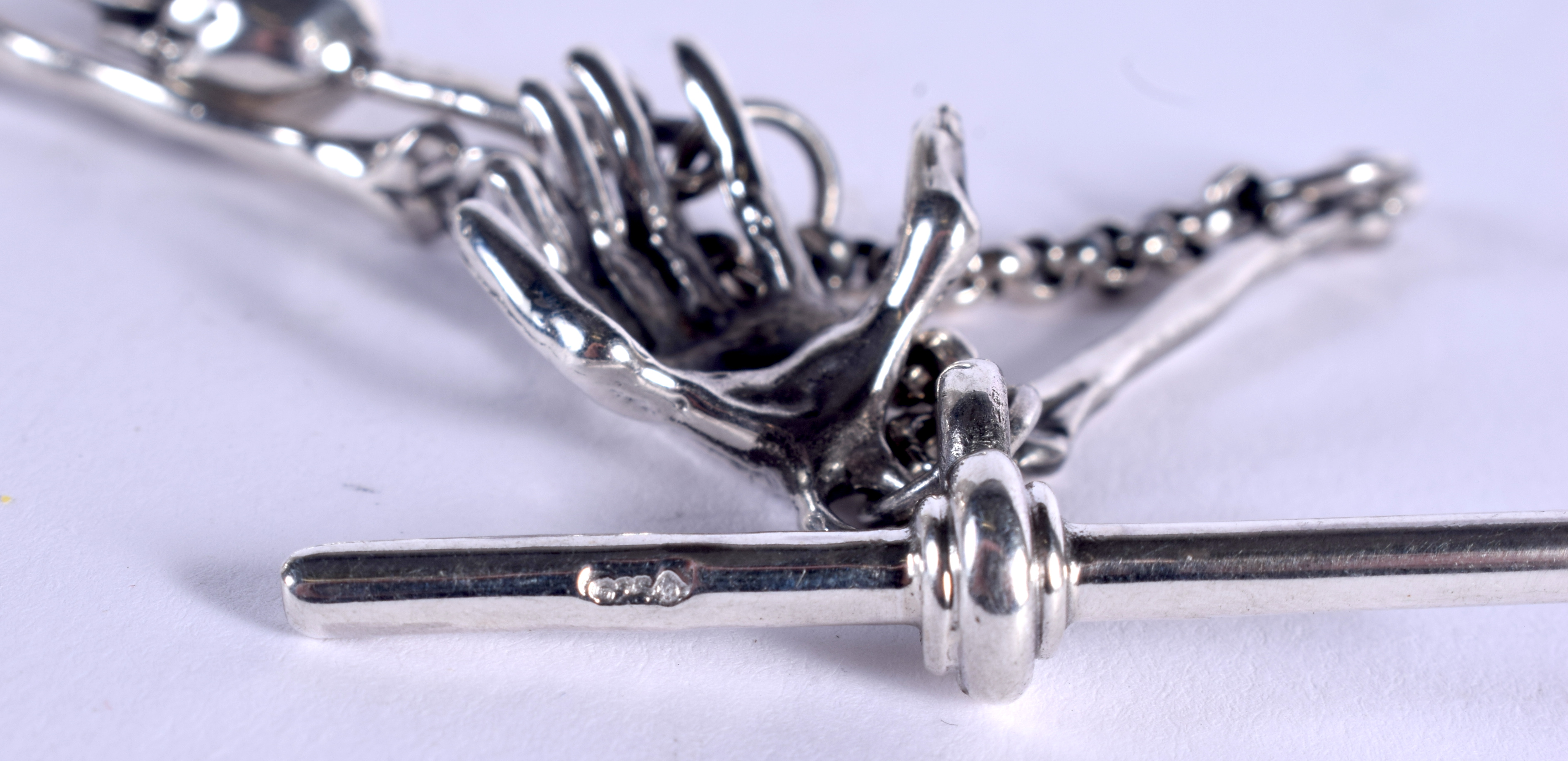 A SILVER SKULL ON CHAIN. 60 grams. 30 cm long. - Image 3 of 3