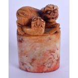AN EARLY 20TH CENTURY CHINESE CARVED SOAPSTONE SEAL Late Qing/Republic. 6.5 cm x 4 cm.