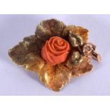 AN 18CT GOLD AND CORAL BROOCH. 9 grams. 3.5 cm x 2.5 cm.